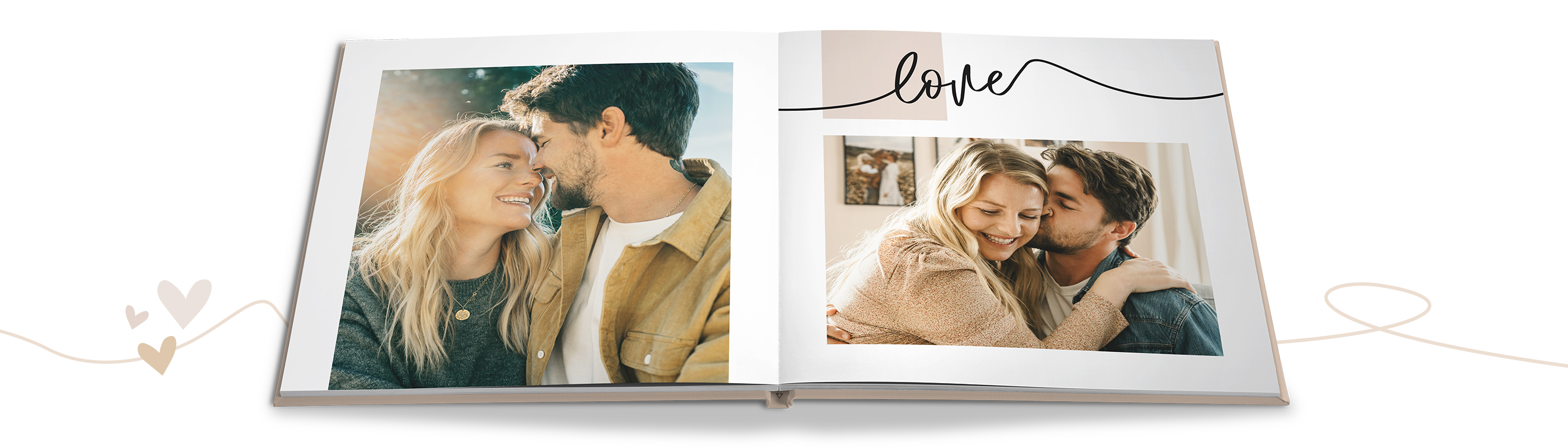 Due persone in un fotolibro, circondate da un motivo a cuore e dalla scritta 'love'