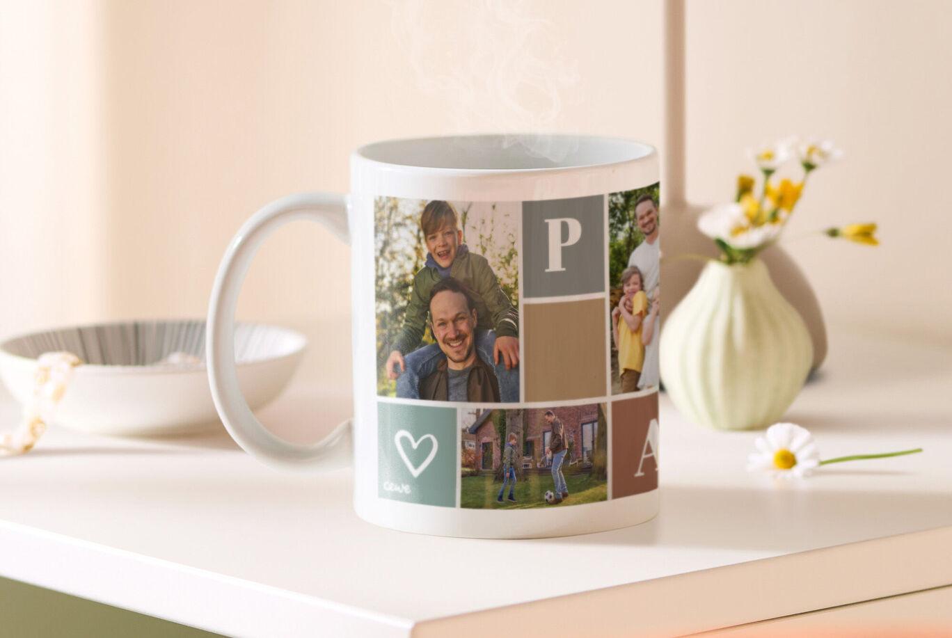 Tazza CEWE personalizzata con foto di momenti felici
