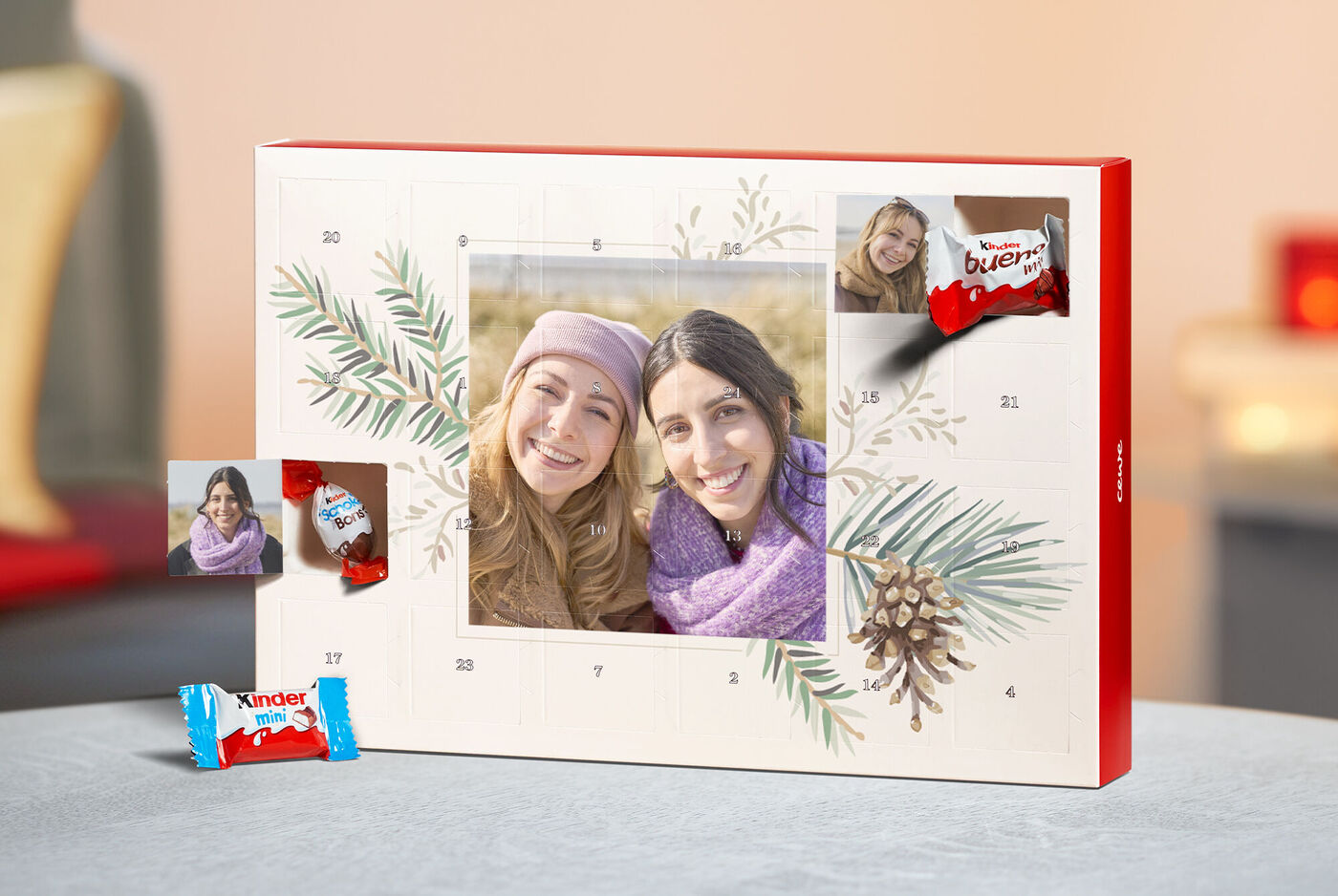 Calendario dell'Avvento con foto personali e dolci sorprese.