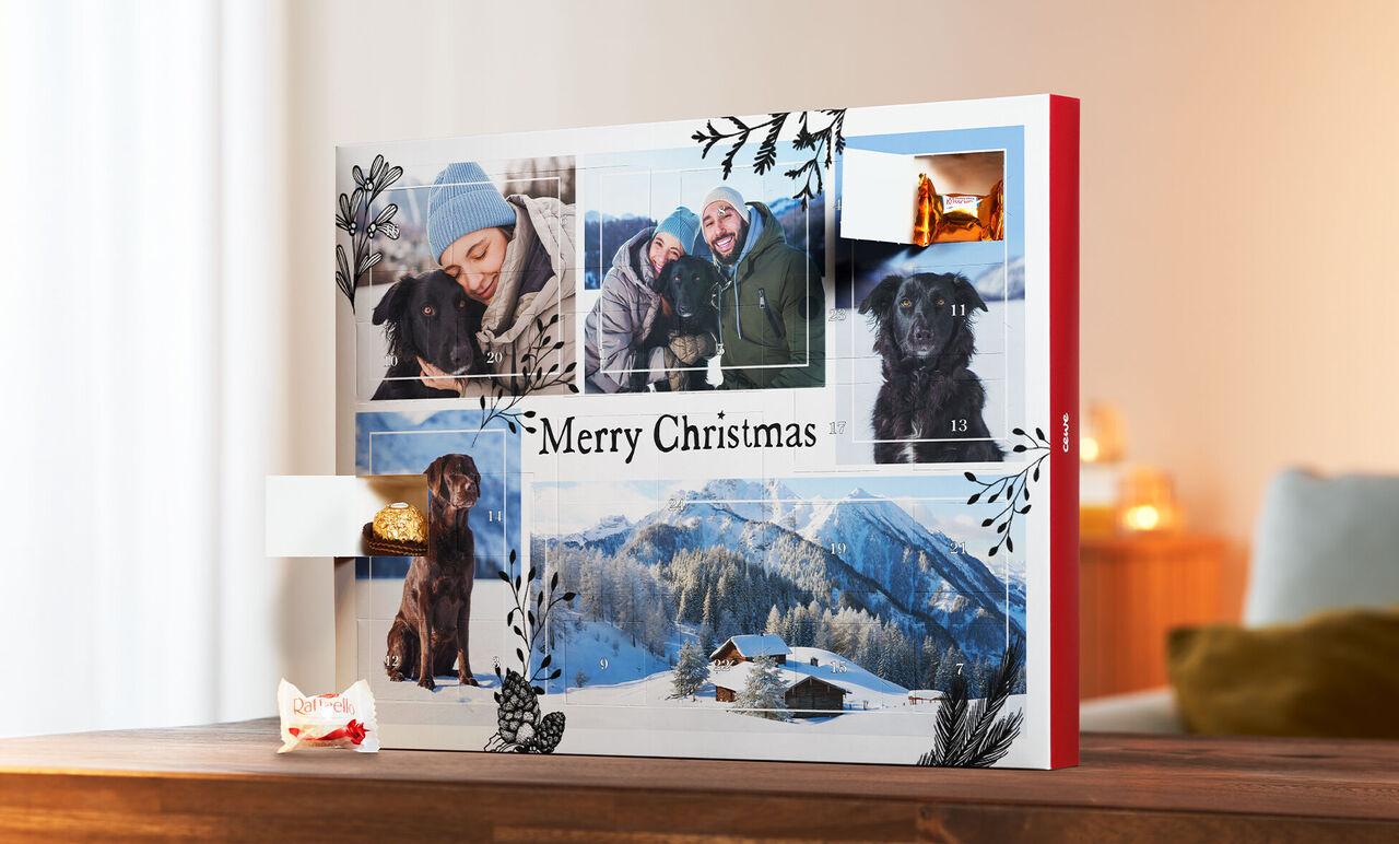 Un bel libro fotografico CEWE con immagini natalizie di un cane e paesaggi invernali.