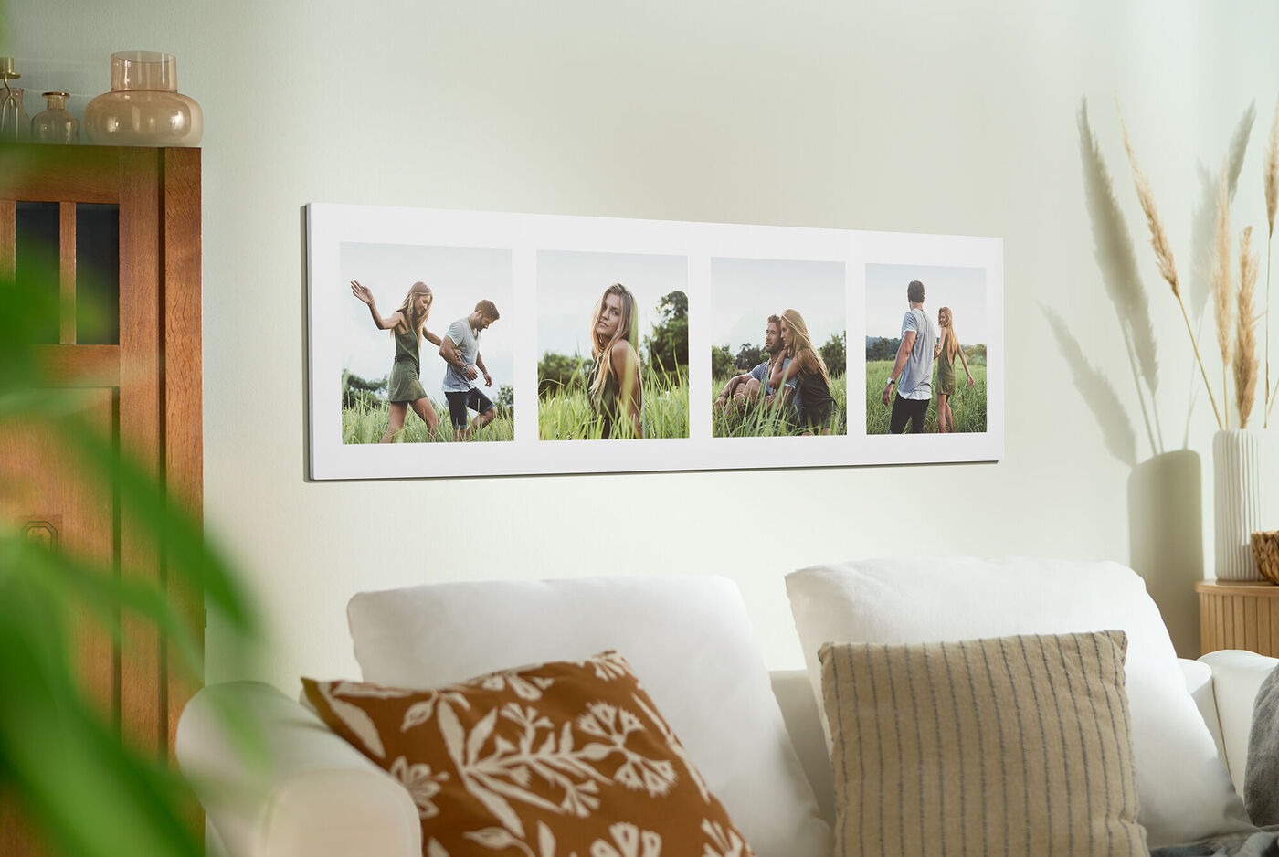 Quattro foto di un gruppo felice di amici nel verde che condividono momenti felici
